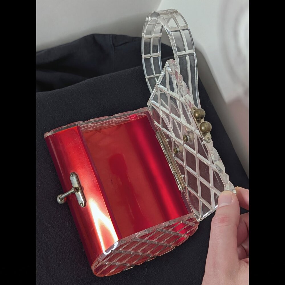 Wow FLORIDA HANDBAGS of Miami RED METALLIC & Clear Lucite Purse from the 1950s - Picture 7 of 7